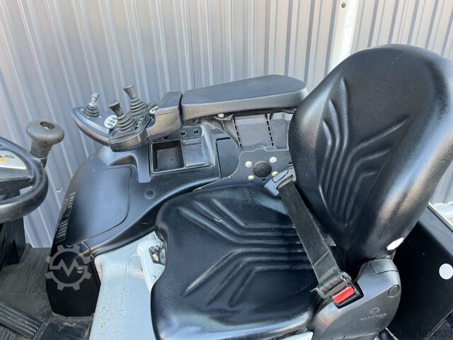 Elektryczny wózek widłowy 3 kołowy Still RX20-15