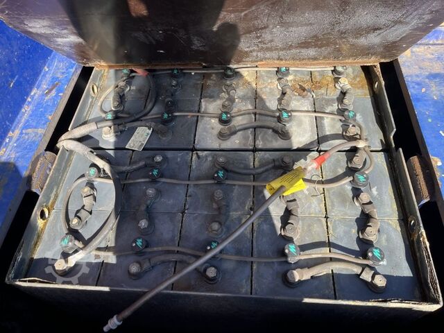 Wózek widłowy wielokrotnego użytku Combilift ESL140/20/41FL