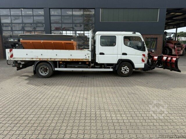 Bestelwagen Mitsubishi Fuso Canter Winterdienst Salzstreuer