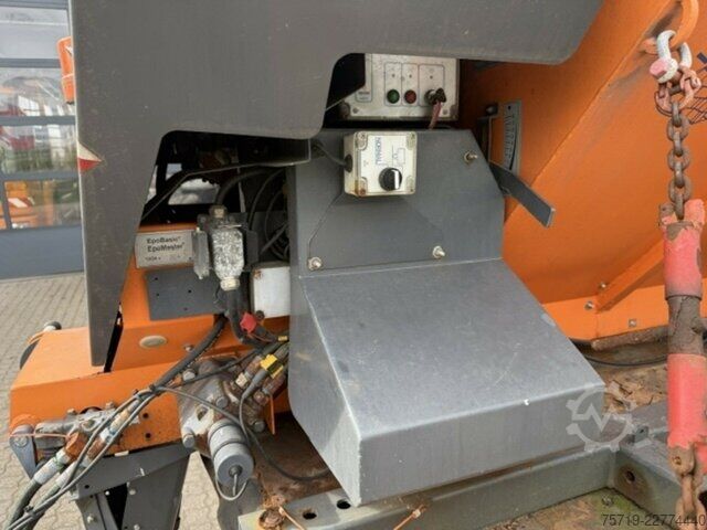 Bestelwagen Mitsubishi Fuso Canter Winterdienst Salzstreuer
