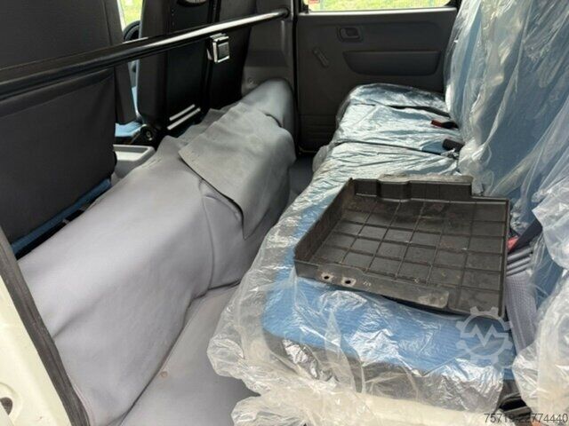 Bestelwagen Mitsubishi Fuso Canter Winterdienst Salzstreuer