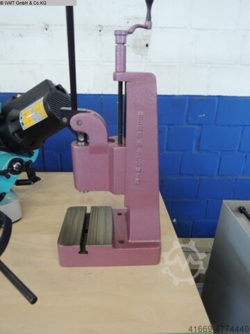 Toggle Press - coloană unică BERG & SCHMID HK 800