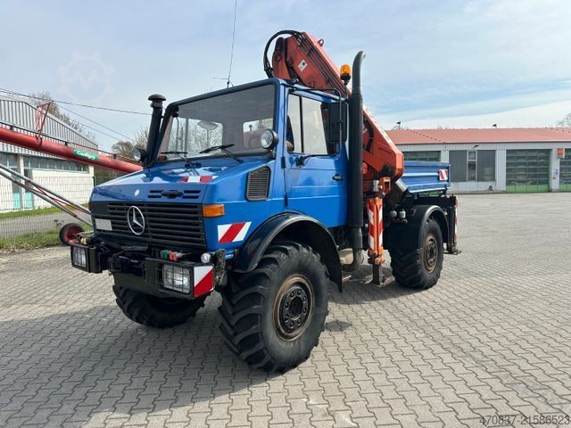 Ciężarówka z płaską platformą UNIMOG U 427 4x4 / Kran Atlas 130 / Winde