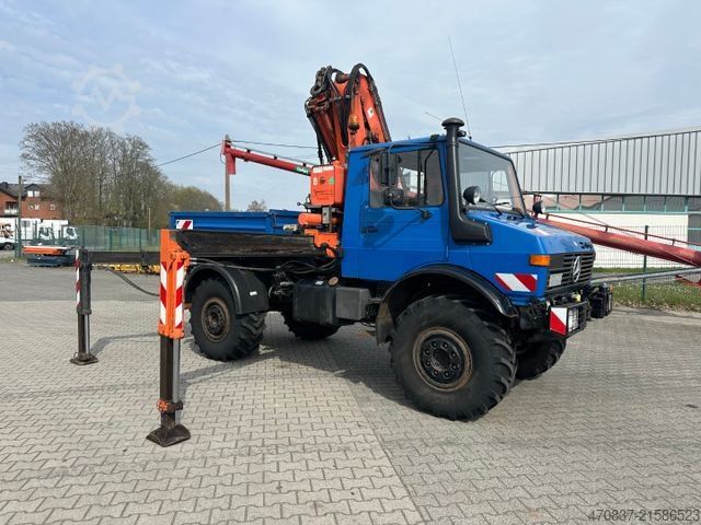Ciężarówka z płaską platformą UNIMOG U 427 4x4 / Kran Atlas 130 / Winde