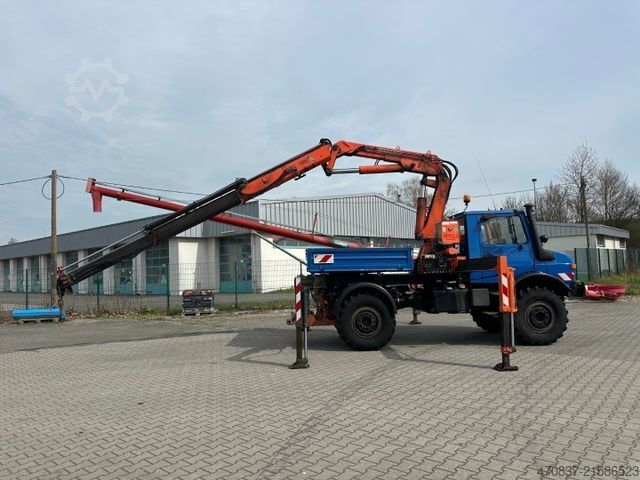 Ciężarówka z płaską platformą UNIMOG U 427 4x4 / Kran Atlas 130 / Winde
