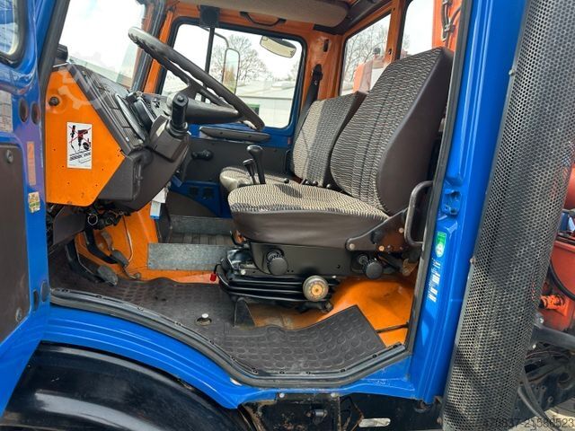 Ciężarówka z płaską platformą UNIMOG U 427 4x4 / Kran Atlas 130 / Winde