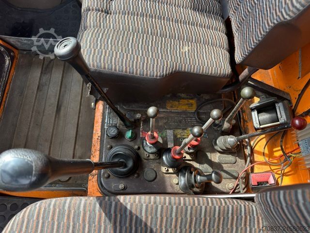 Ciężarówka z płaską platformą UNIMOG U 427 4x4 / Kran Atlas 130 / Winde