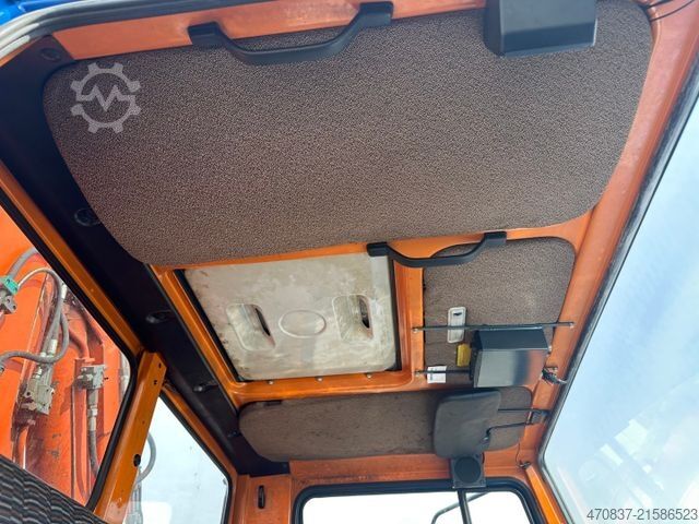 Ciężarówka z płaską platformą UNIMOG U 427 4x4 / Kran Atlas 130 / Winde