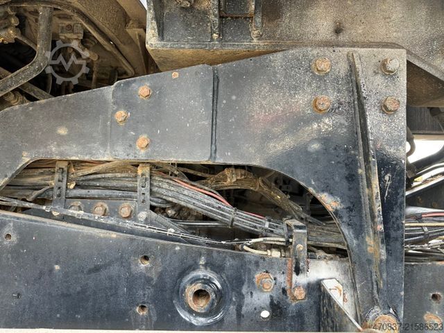 Ciężarówka z płaską platformą UNIMOG U 427 4x4 / Kran Atlas 130 / Winde