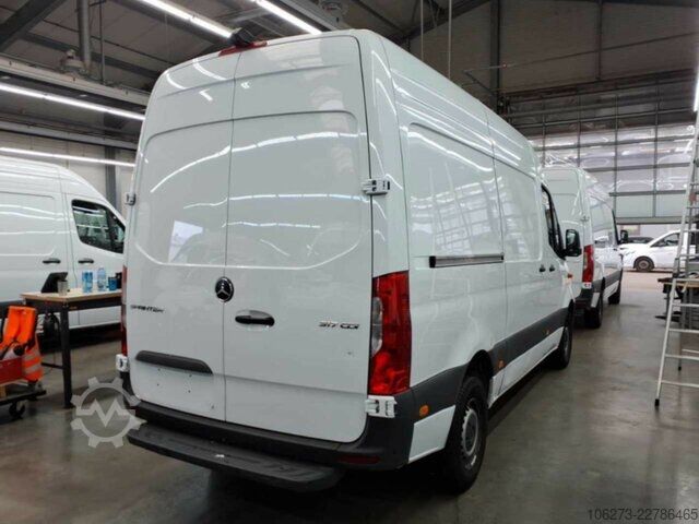 Furgoneta Mercedes-Benz Sprinter 317 CDI,L2H2,Automatik,Kamera,Navi