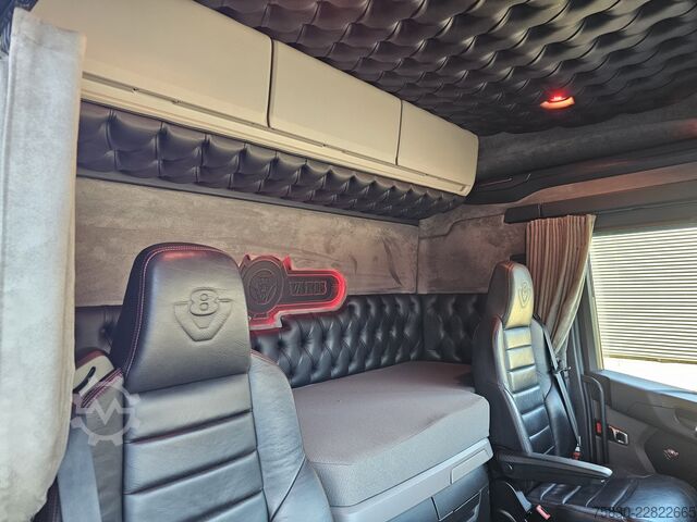 Vrachtwagen met kraan Scania R520 V8 8x2/6 / HMF 70 tm + JUMBO AANHANGER
