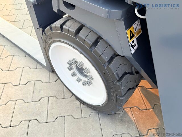 Carretilla elevadora de 4 vías Combilift C4000CB TRIPLEX 5200MM FREE-LIFT TOP 1