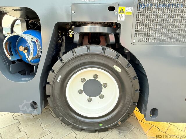 Carretilla elevadora de 4 vías Combilift C4000CB TRIPLEX 5200MM FREE-LIFT TOP 1