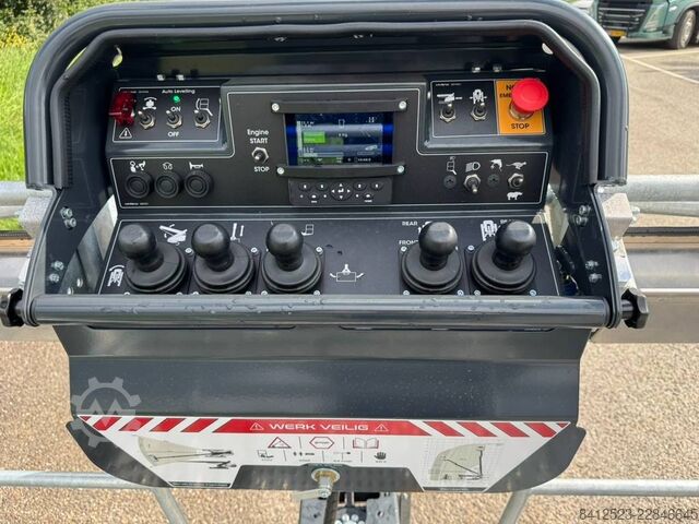 Teleskopická plošina Hyrax 27.12 ATD self leveling!