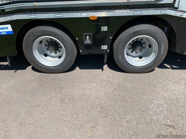 Auto met oplegger Aksoylu nummer eins im 6 stuck auto transporter