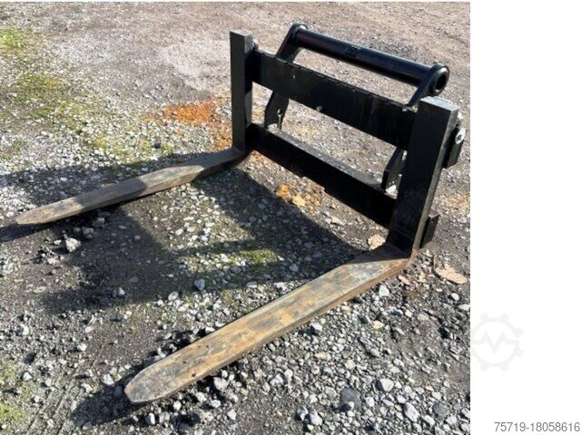 Teleskoparmstapler Manitou MLT845-120 Telelader Silageschaufel+ Gabel