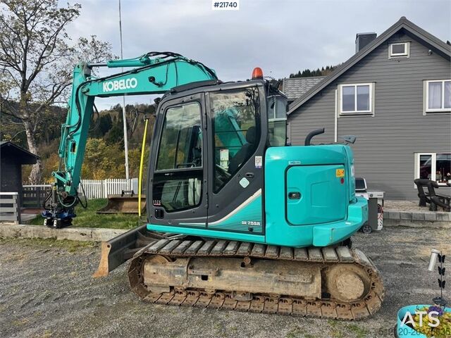 Koparka gąsienicowa Kobelco SK75SR-3E w/ Rototilt, 2 buckets and grapple. 1850