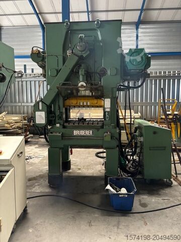 Poinçonneuse automatique BRUDERER BSTA 50