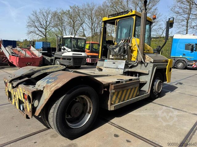 Tracteur de terminal Terberg RT 283