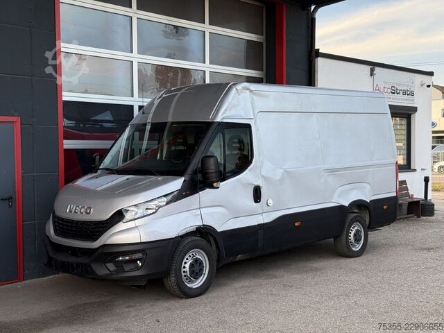 Komercijalno vozilo sa visokim krovom IVECO Daily 35S18 Hoch Klimaautom. Tempomat Unfallfzg.