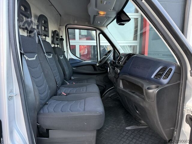 Komercijalno vozilo sa visokim krovom IVECO Daily 35S18 Hoch Klimaautom. Tempomat Unfallfzg.