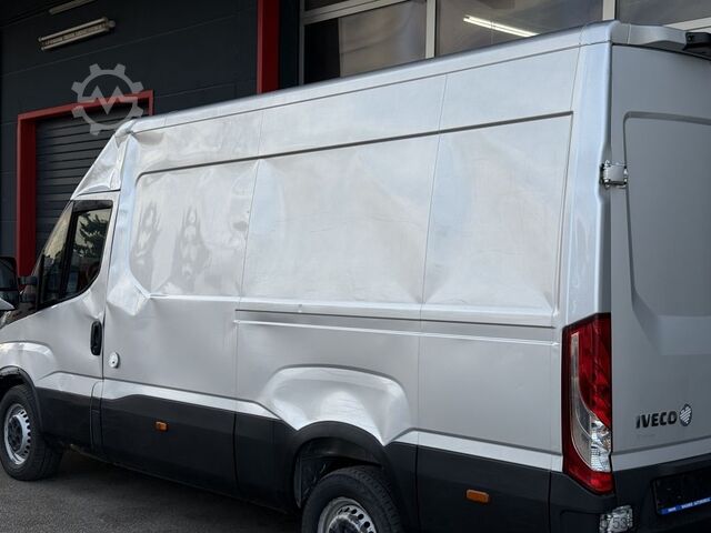 Komercijalno vozilo sa visokim krovom IVECO Daily 35S18 Hoch Klimaautom. Tempomat Unfallfzg.