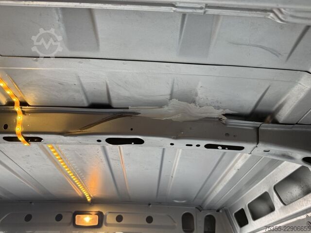 Komercijalno vozilo sa visokim krovom IVECO Daily 35S18 Hoch Klimaautom. Tempomat Unfallfzg.