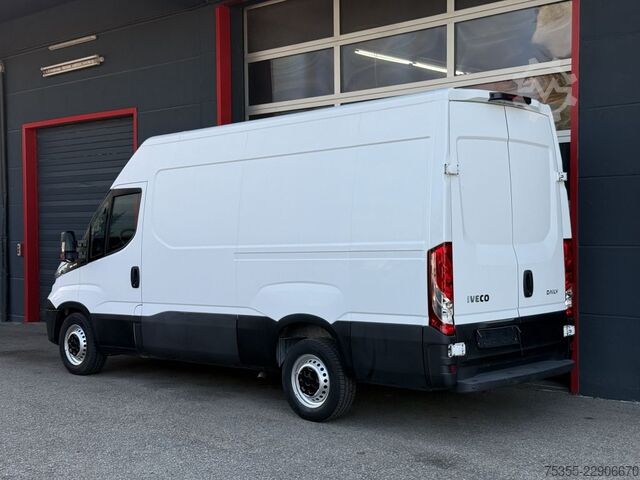 Fourgon surélevé IVECO Daily 35S16 Hochdach Klimaautom. PDC hinten