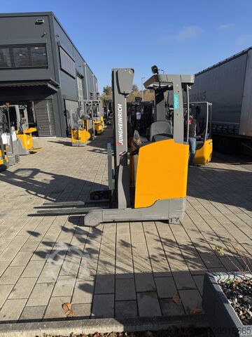 Рiч-тракови Jungheinrich ETV 110 nur 1065 Stunden BJ:2022