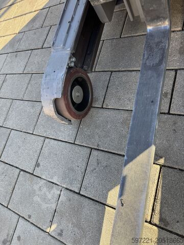 Рiч-тракови Jungheinrich ETV 110 nur 1065 Stunden BJ:2022