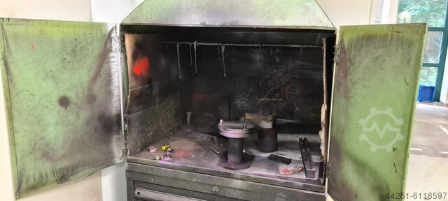 Festőfülke elszívóberendezéssel  Lackierkabine mit Absaugvorrichtung