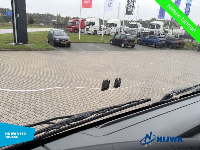 βαλίτσα Renault D WIDE 280 4x2 Slaapcabine + Laadklep 2000KG