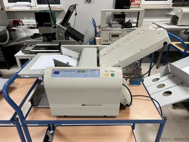 Vouwmachine Uchida F-45N automatic Folding machine