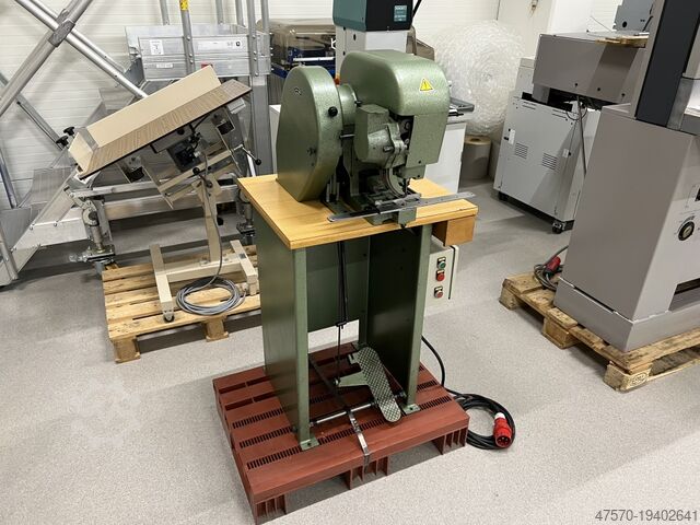 Ösenspritzmaschine HANG 103 LOK Eyeletting machine