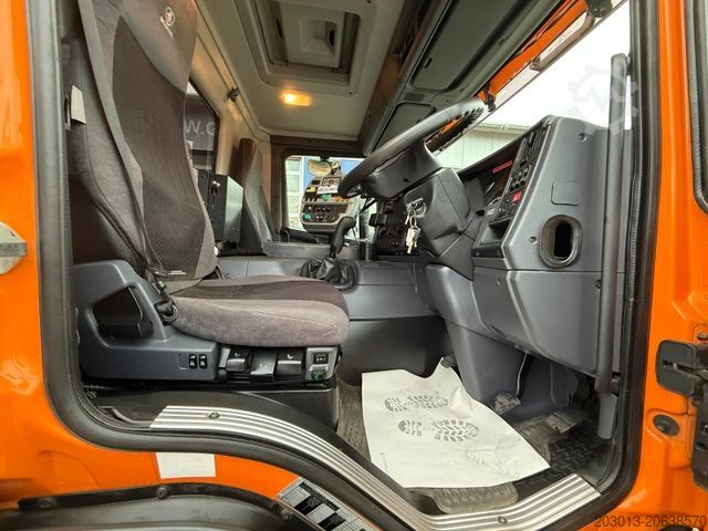 Vejfejemaskine SCANIA P230 Kehrmaschine Johnston VT605- 6 M³