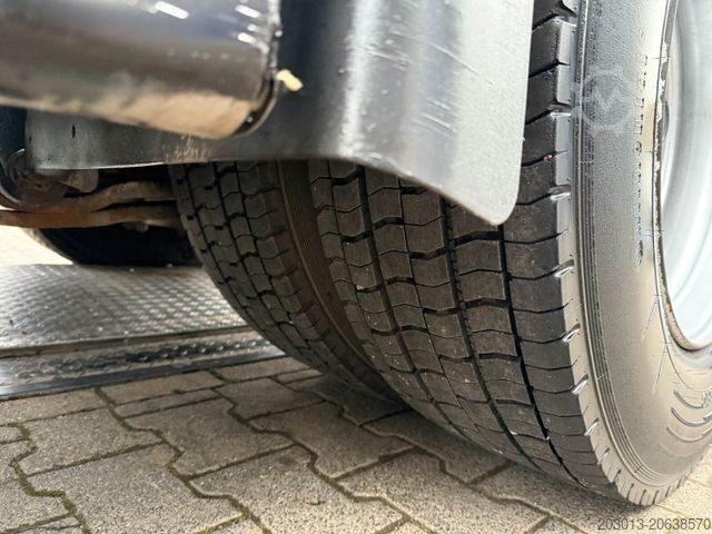 Vejfejemaskine SCANIA P230 Kehrmaschine Johnston VT605- 6 M³