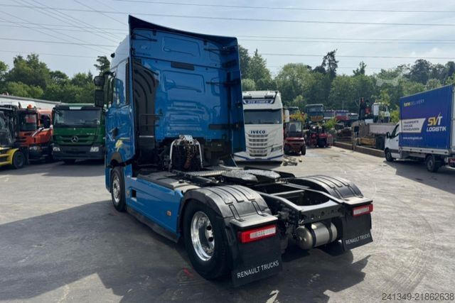 Trattore stradale standard RENAULT T520 4x2