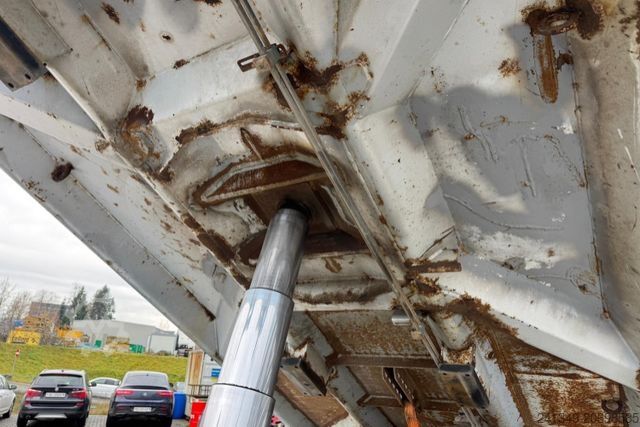 Tipper truck SCANIA P400 6x4 2S Kipper Bordmatik AHK