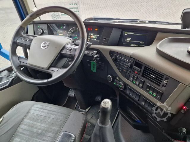 Koffer Volvo FH 13.460 Globetrotter XL 4x2 - Box with side d...