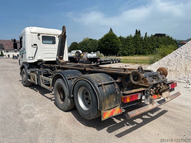 Camion benne à bras amovible SCANIA R124 GB 6x2 Abrollkipper Bj 2001
