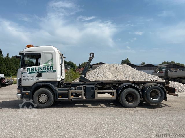 Camion benne à bras amovible SCANIA R124 GB 6x2 Abrollkipper Bj 2001
