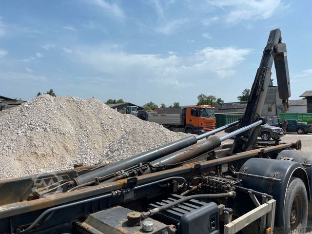 Camion benne à bras amovible SCANIA R124 GB 6x2 Abrollkipper Bj 2001