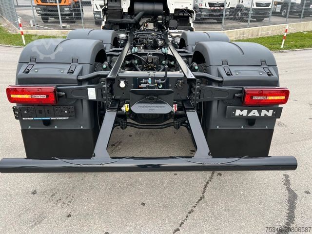 Standardowy ciągnik siodłowy MAN TGS 33.510 BB 6x4 FG/RS 3,30m/59 to./NA/AHK/Neu