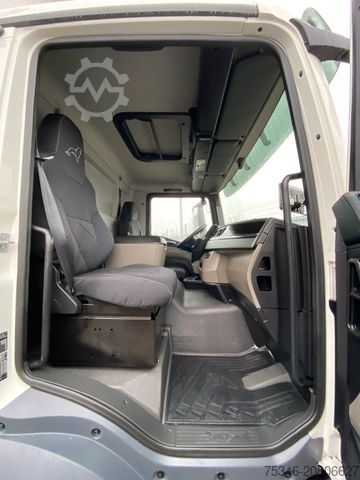 Ciężarówka z płaską platformą MAN TGM18.290/LL/Pritsche7,25m/2xSchiebeplane/LBW2To