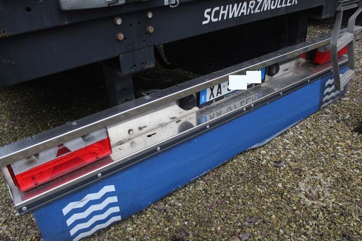 Naczepa otwarta z plandeką Schwarzmüller semirimorchio centinato francese usato