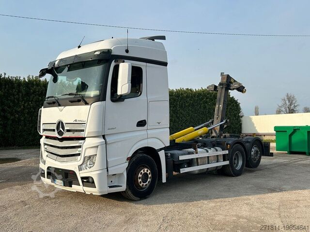 Kanca kasalı yük kamyonu (roll-off)  MERCEDES ACTROS 25.51 SCARRABILE