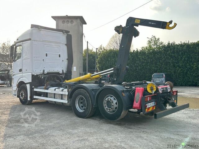 Kanca kasalı yük kamyonu (roll-off)  MERCEDES ACTROS 25.51 SCARRABILE