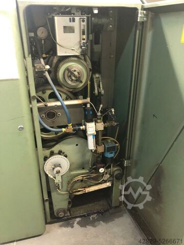 Aparador de três facas automático de pré-estaca Kolbus HD 151 P