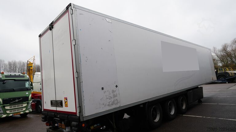 Transport refrigerat/congelat LAMBERET 3 AXLE FRIGO TRAILER WITH CARRIER VECTOR 1950 MT