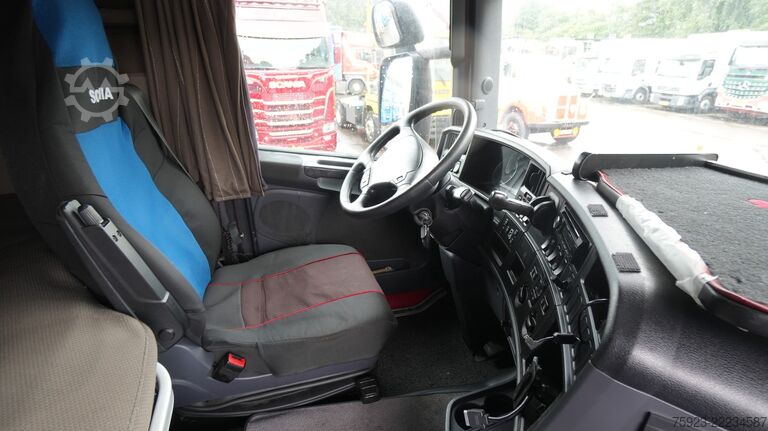 Valiză Scania R 400 6x2 closed box in combo with trailer